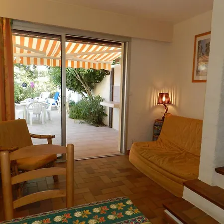 Le Lavandou, 3 Pieces, 4 Personnes - Fr-1-251-646 Apartment